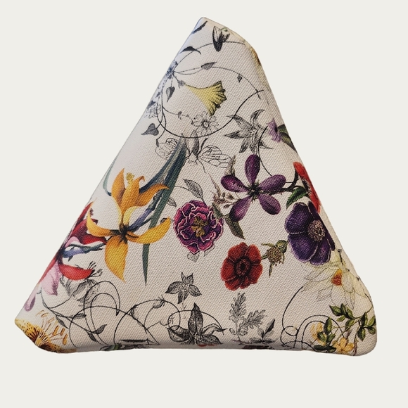 Floral White PYRAMID Clutch with Tassel, FAUX LEATHER EuC - Picture 14 of 16